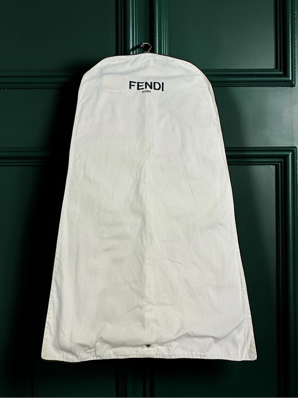 Fendi Roma Cotton Garmet Bag.
Cream/Black